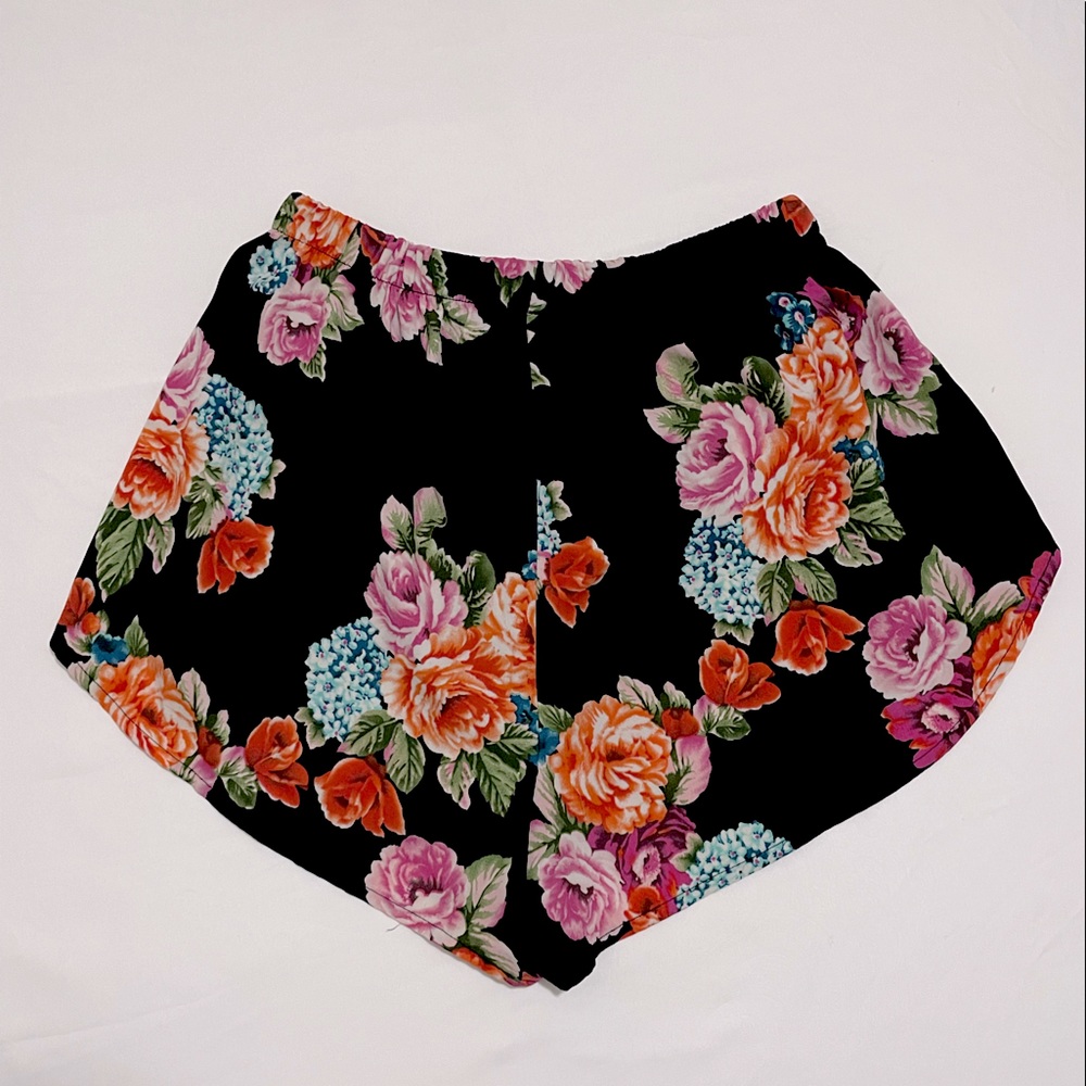 Ambiance Apparel | Boho Floral Shorts | Size M